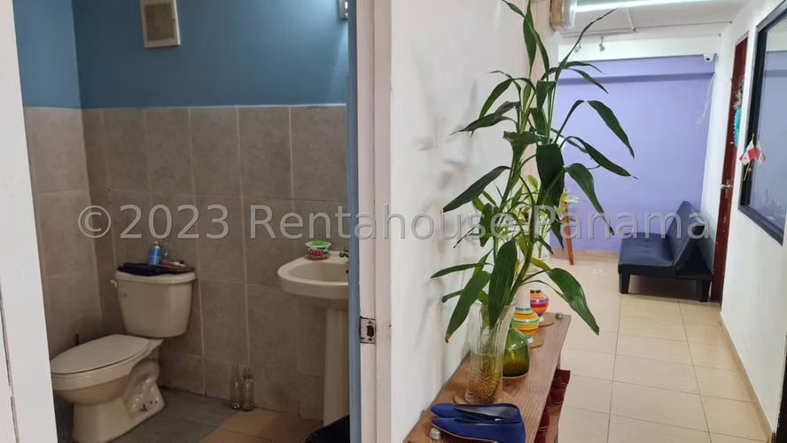 Local Comercial en Venta en Parque Lefevre JG