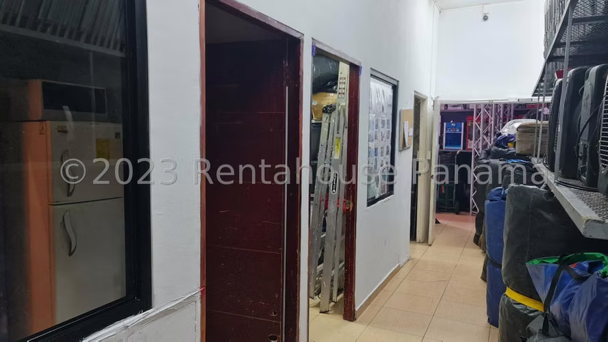 Local Comercial en Venta en Parque Lefevre JG