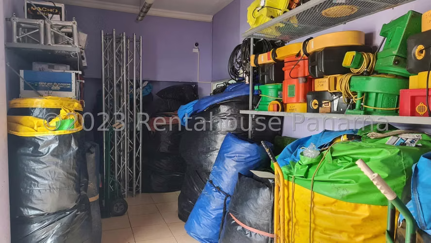 Local Comercial en Venta en Parque Lefevre JG