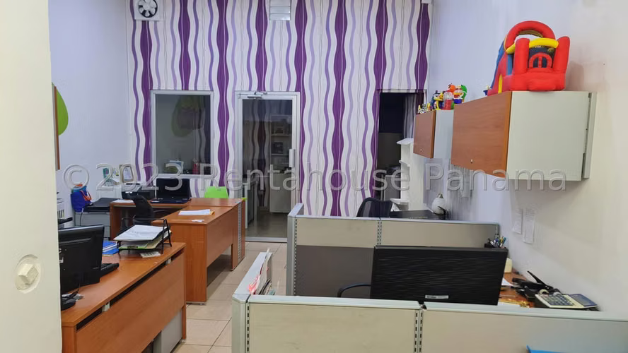 Local Comercial en Venta en Parque Lefevre JG