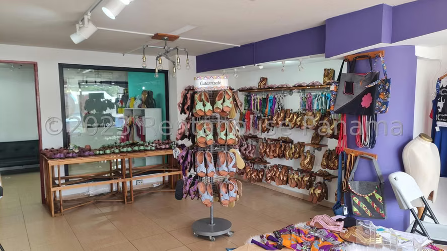 Local Comercial en Venta en Parque Lefevre JG