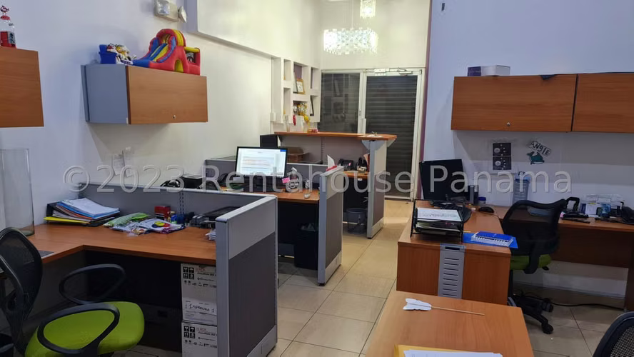 Local Comercial en Venta en Parque Lefevre JG
