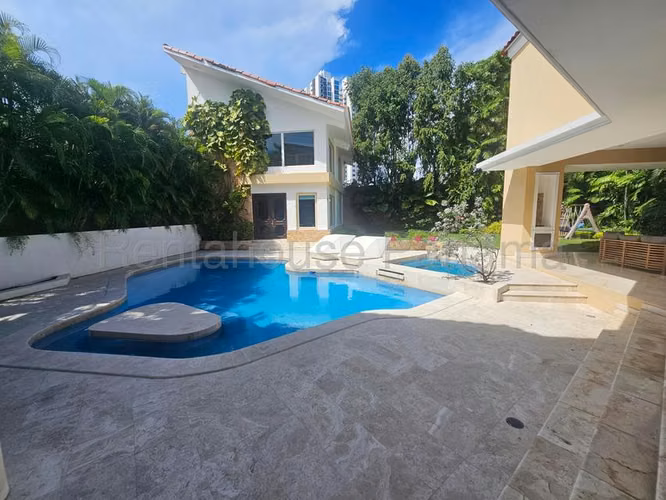 Casa en Venta en Altos del Golf JG