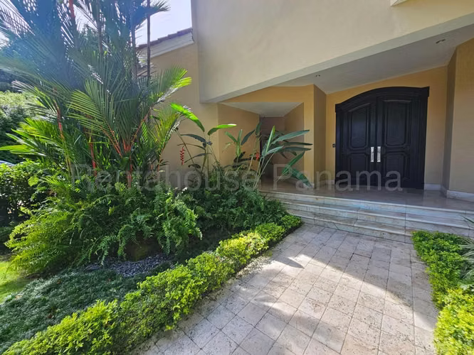 Casa en Venta en Altos del Golf JG