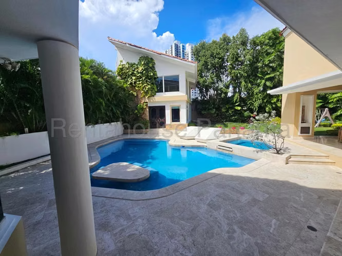 Casa en Venta en Altos del Golf JG