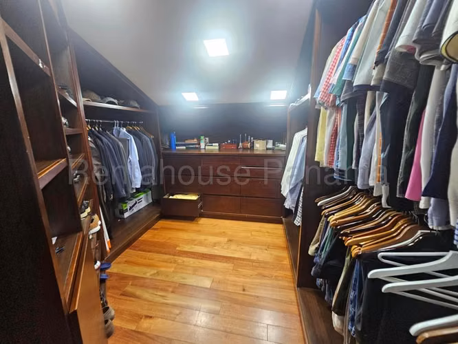 Casa en Venta en Altos del Golf JG