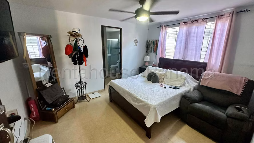 Casa de una Planta en Venta en Chanis 27PPM942