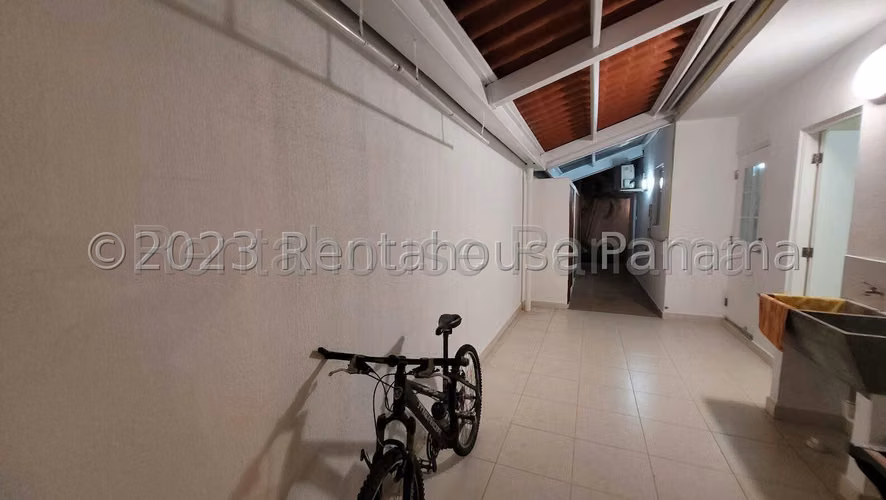 Venta de hermosa Casa en Quinta de Versalles 27PPM902