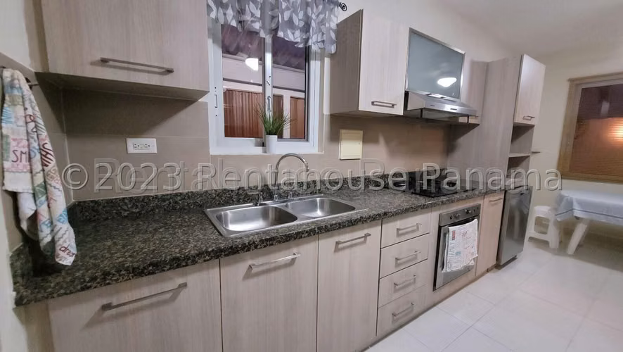 Venta de hermosa Casa en Quinta de Versalles 27PPM902