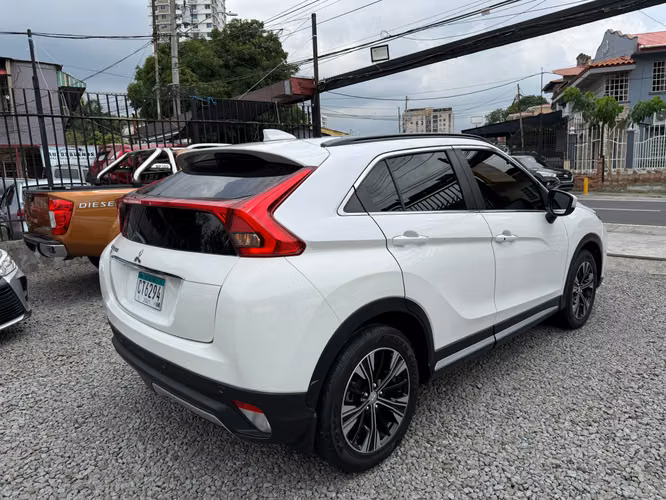 MITSUBISHI ECLIPSE CROSS 2020 TECHO PANORAMICO