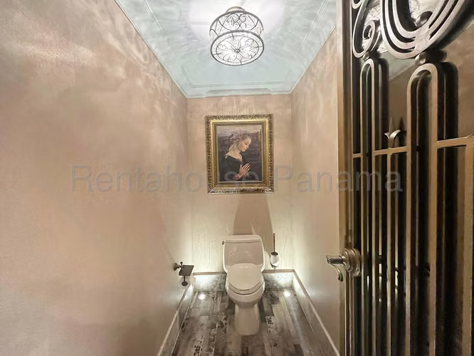Glamorosa e Impecable Casa en Venta en Costa del Este 27PPM907