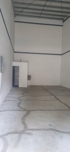 ALQUILO GALERA EN CHANIS, 90M2, 8MTS DE ALTURA, CON PORTON ELECTRICO.