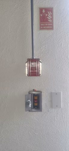 ALQUILO GALERA EN CHANIS, 90M2, 8MTS DE ALTURA, CON PORTON ELECTRICO.