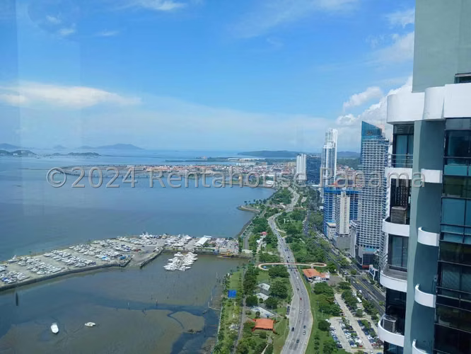 Se Alquila Apartamento en Avenida Balboa DPA26-9018
