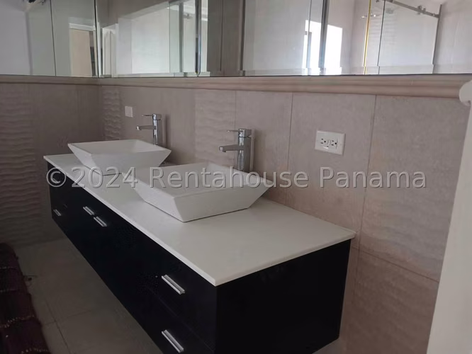 Se Alquila Apartamento en Avenida Balboa DPA26-9018