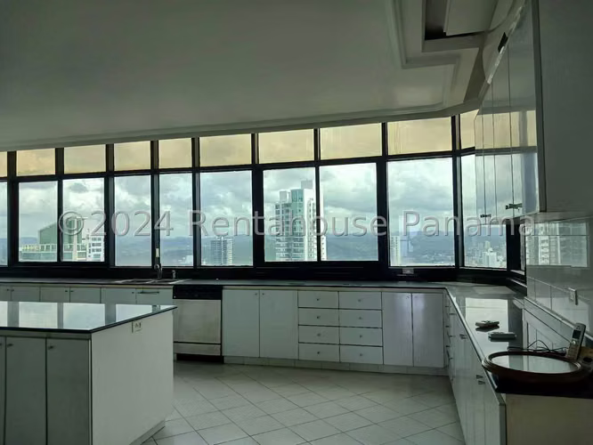 Se Alquila Apartamento en Avenida Balboa DPA26-9018