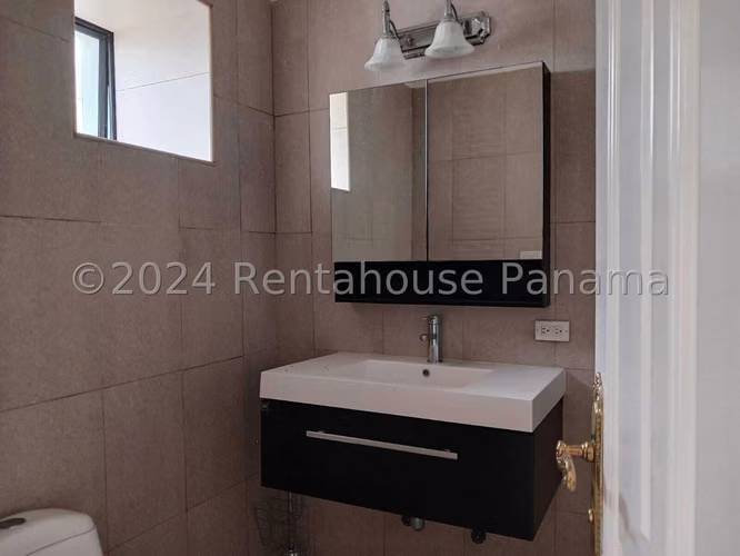 Se Alquila Apartamento en Avenida Balboa DPA26-9018
