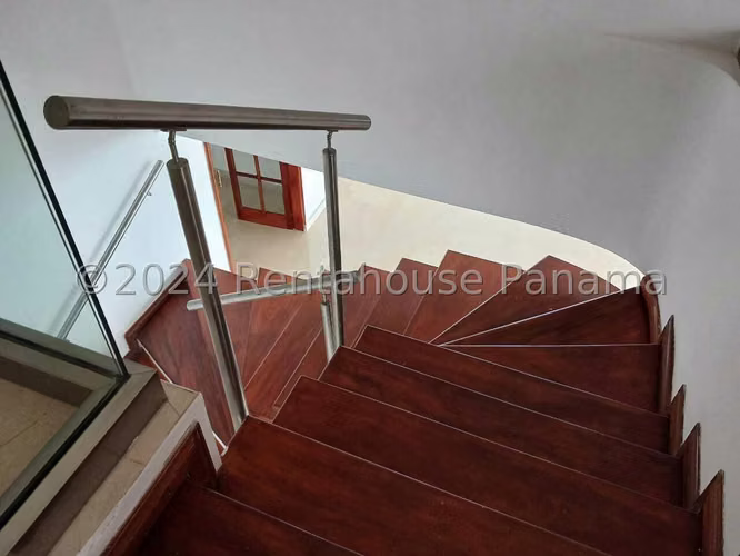 Se Alquila Apartamento en Avenida Balboa DPA26-9018
