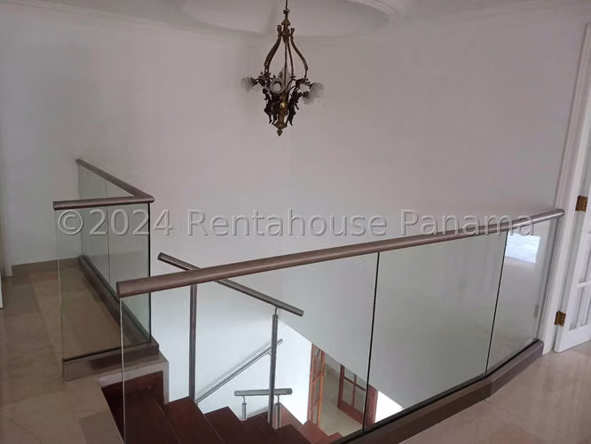 Se Alquila Apartamento en Avenida Balboa DPA26-9018
