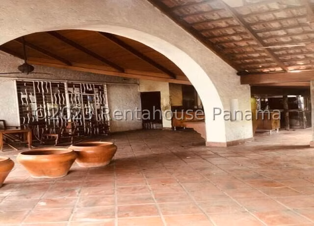 Alquiler de casa comercial de 750m2 en San Francisco