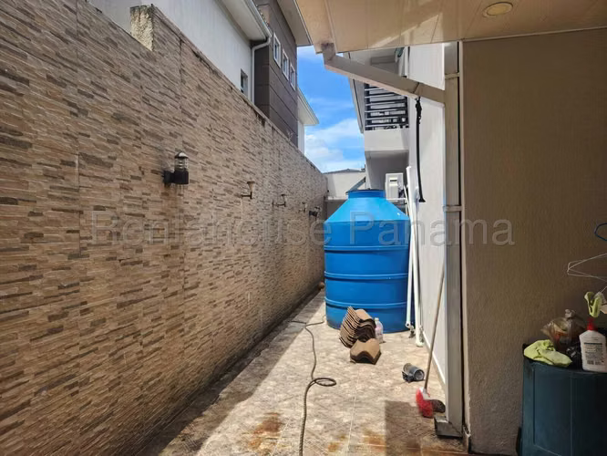 Se Alquila Casa en Condado del Rey DPA25-7695