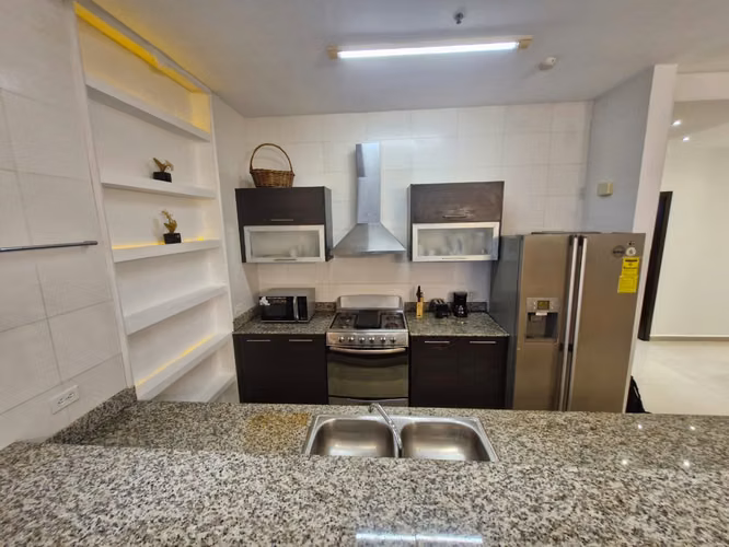 ALQUILO APARTAMENTO EN SAN FRANCISCO, AMOBLADO, 2 RECAMARAS, 150M2.