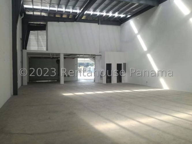 Venta de Galera en Parque Lefevre