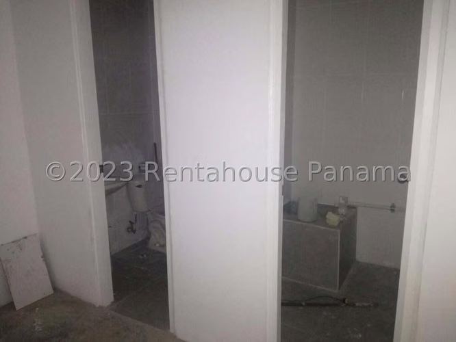 Venta de Galera en Parque Lefevre