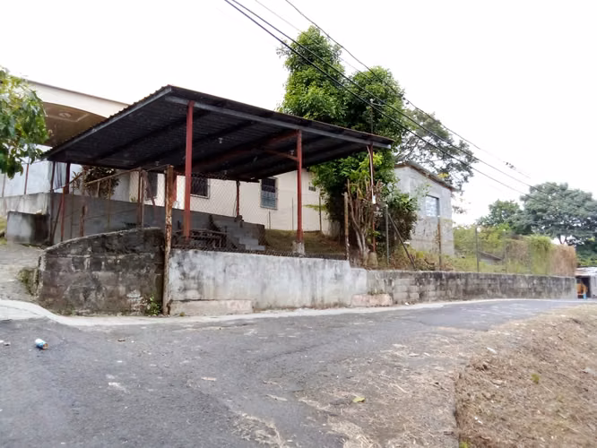 Casa de esquina en Brisas de Las Cumbres | Excelente ubicación