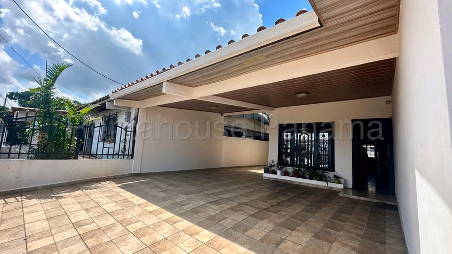 Casa en Venta en Chanis 27LDC942