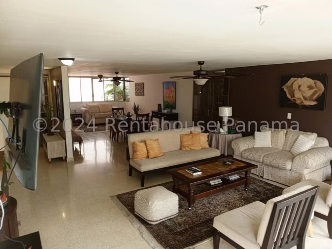 Apartamento en Alquiler en Obarrio. PH FIESTA. 27LDC939