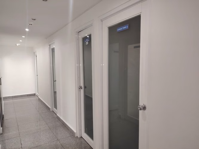 Se alquila locales u oficinas en área súper céntrica de la ciudad, horario 24/7