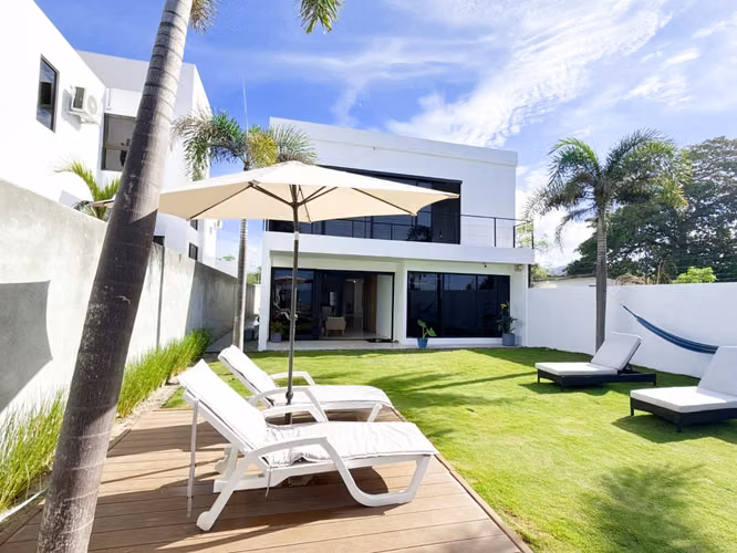 CASA DE PLAYA CON ACCESO DIRECTO AL MAR - AREA DE FOGATA