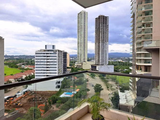 Alquiler de Amplio Apartamento en Santa Maria 27*271Mfk