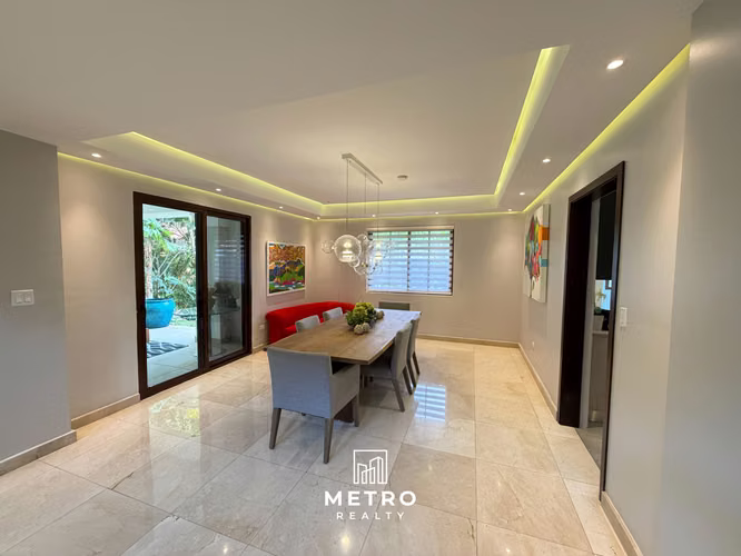 Lujosa Casa en Venta en Senderos Camino de Cruces