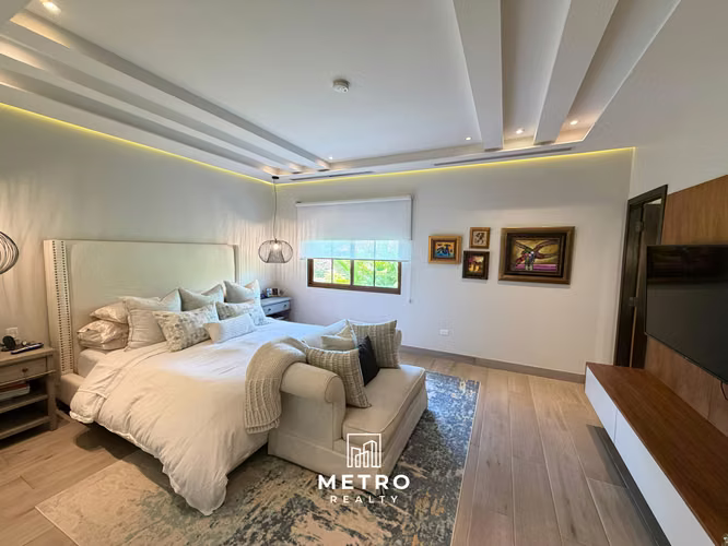 Lujosa Casa en Venta en Senderos Camino de Cruces