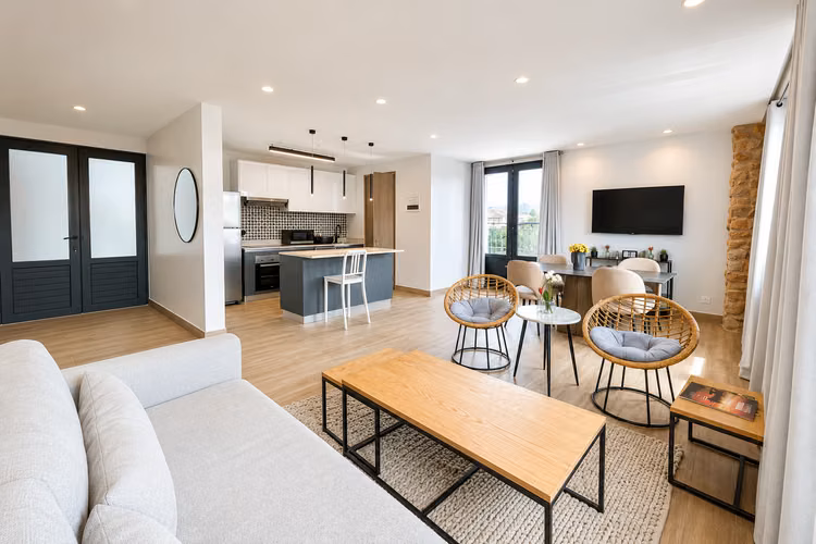 Apartamento en Casco Viejo I con balcón y terraza privada
