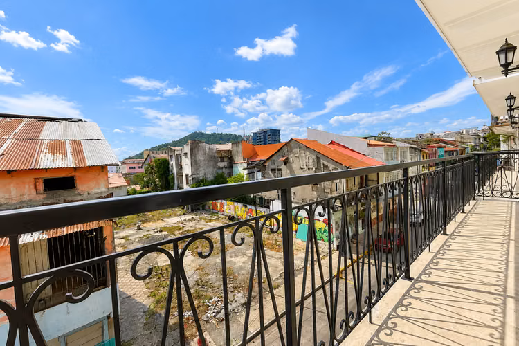 Apartamento en Casco Viejo I con balcón y terraza privada