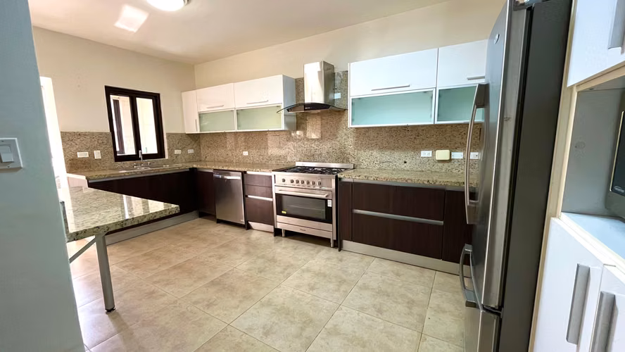 Embassy Club, Venta Casa Modelo TownHome, Clayton, Panamá JC