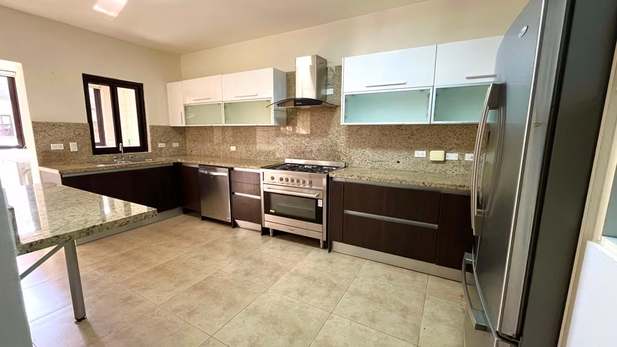 Embassy Club, Venta Casa Modelo TownHome, Clayton, Panamá JC