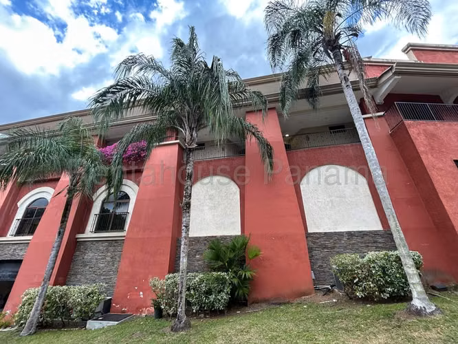 Alquiler de apartamento de 191 m² en Embassy Club, Clayton