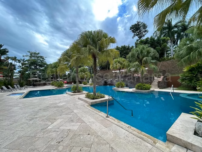 Alquiler de apartamento de 191 m² en Embassy Club, Clayton