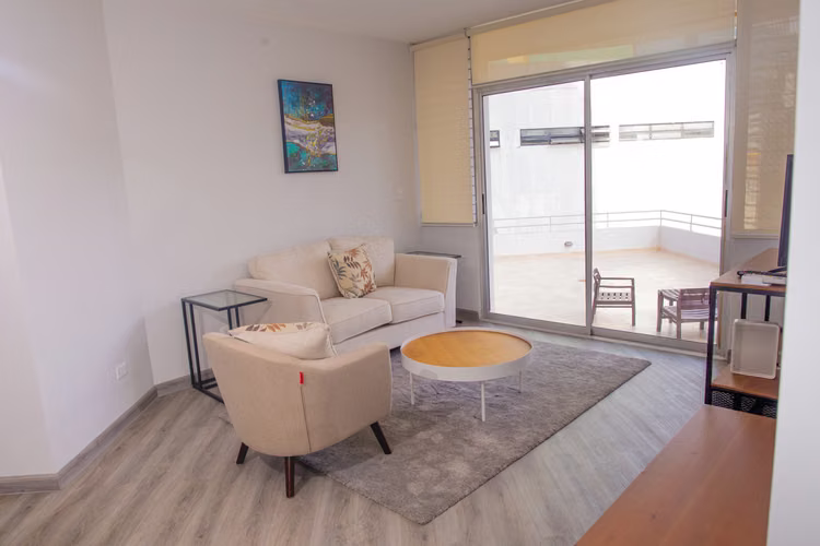 Apartamento Full Amueblado 2 Recámaras + Cuarto de Servicio y terraza privada