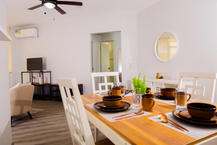Apartamento Full Amueblado 2 Recámaras + Cuarto de Servicio y terraza privada