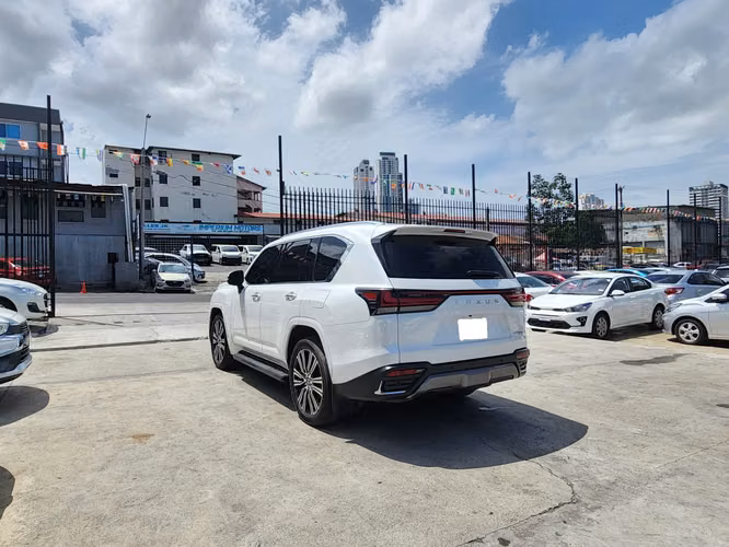 Lexus LX