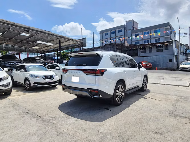 Lexus LX