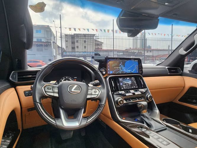 Lexus LX