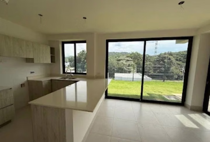 VENTA Casas listas para ocupar,-en la exclusiva comunidad de Brisas del Golf. - Imagen 7