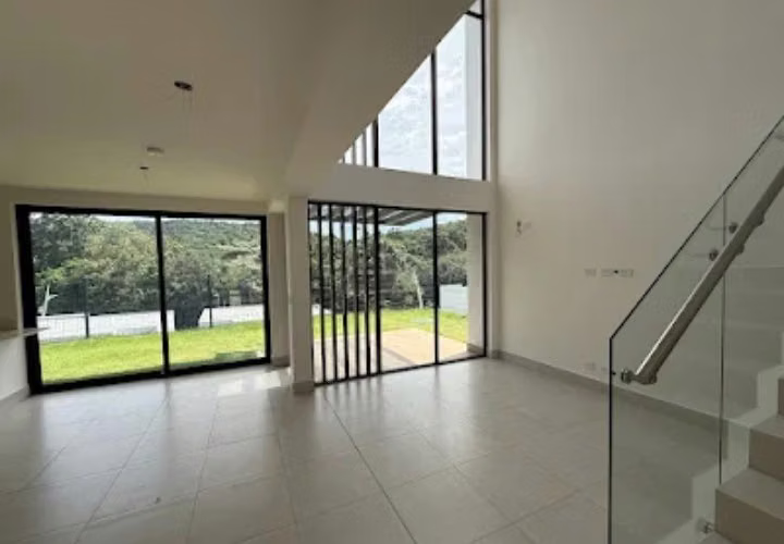 VENTA Casas listas para ocupar,-en la exclusiva comunidad de Brisas del Golf. - Imagen 1