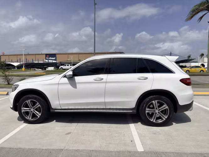 MERCEDES BENZ GLC 250 4MATIC 2017 (NEGOCIABLE)
